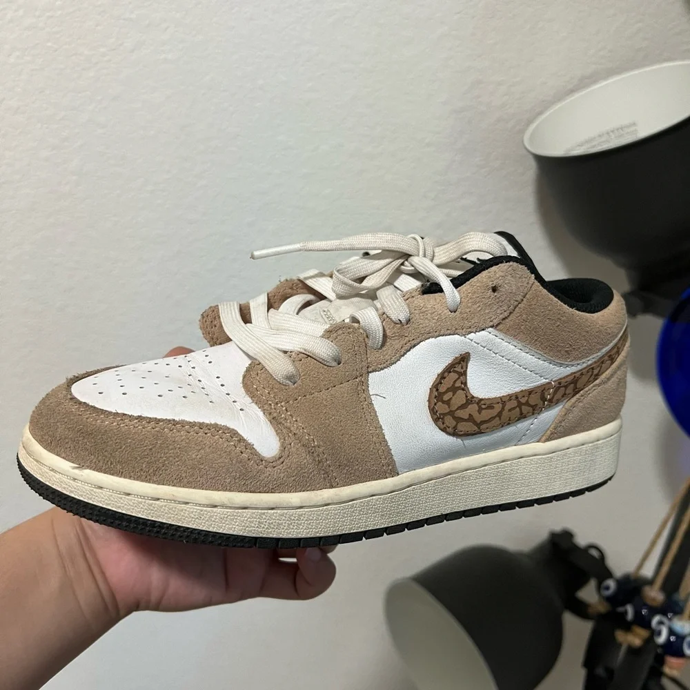 NIKE JORDAN 1 Low SE Brown Elephant Sneakers - Picture 9 of 16